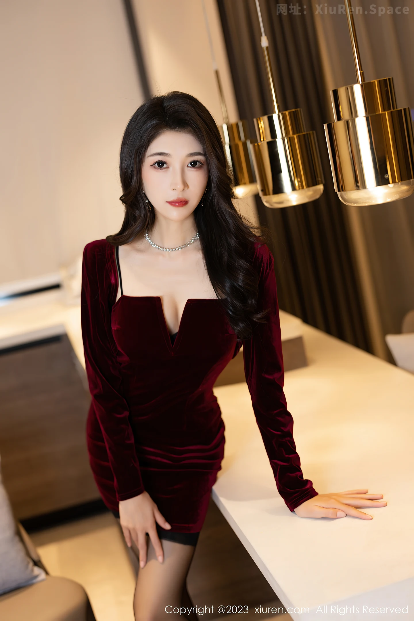 图片[5]-[XiuRen秀人网]2023.06.05 VOL.6858 林乐一 红色礼服裙与黑色内衣加黑丝美腿性感私房写真集-秀人网官方网站